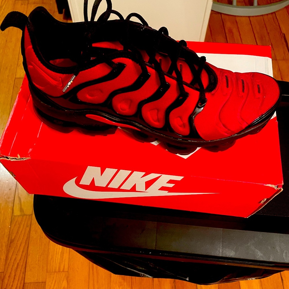 Vapormax plus red and black like new worn once 11 in a half in men